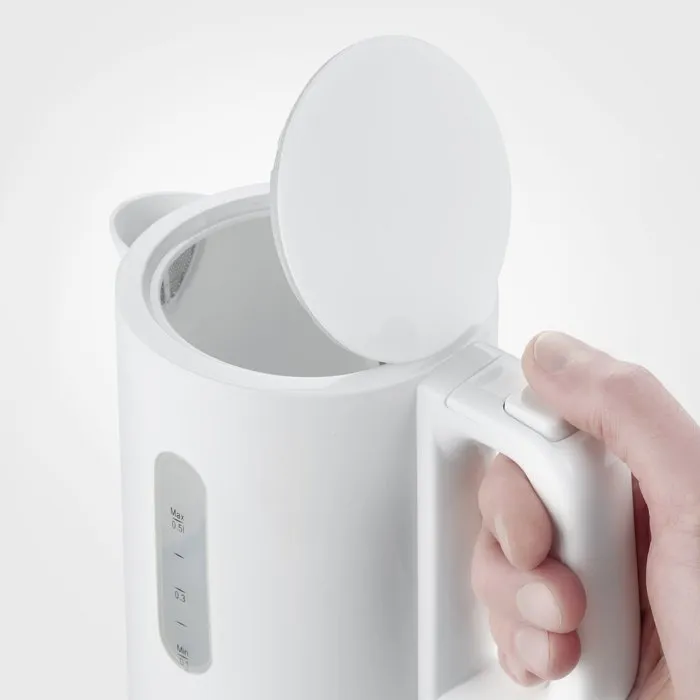 SEVERIN WK3462 Hervidor Eléctrico de Viaje 0,5L, 1100W, Libre de BPA, 2 Tazas + 2 Cucharas, Blanco