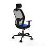 Silla de oficina Jorquera con mecanismo Sincro tapizada con Tela color Azul y malla color Gris. Equipada con lumbar 1D, Brazos 1D, Cabecero 2D y Ruedas 65mm nailon