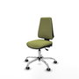 Silla de oficina Elche con mecanismo Asincro tapizada con Tela color Verde oliva. Equipada con Base cromada, Sin brazos y Ruedas 65 mm parqué