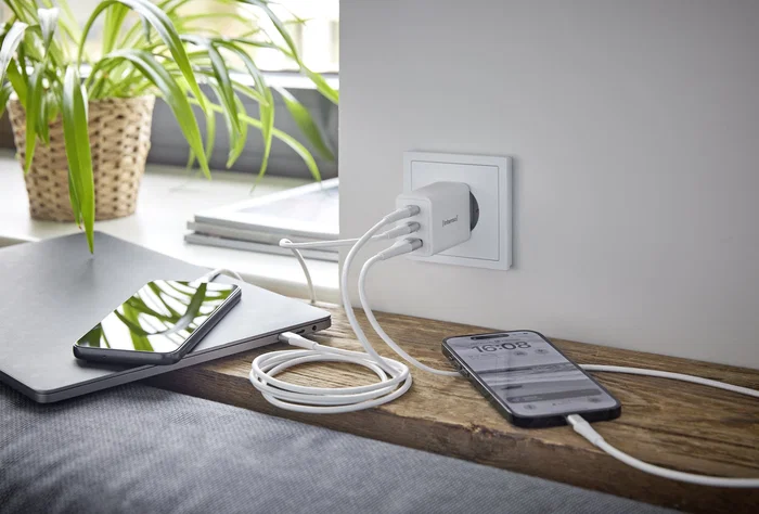 Intenso Cargador de Pared 65W GAN POWER ADAPTER 1x USB-A y 2x USB-C para Carga Rápida PD 3.0 PPS QC 4.0 - Universal, Blanco, 7806512 / W65ACC1XUSB-A2XUSB-C Intenso Cargador de Pared 65W GAN POWER ADAPTER 1x USB-A y 2x USB-C para Carga Rápida PD 3.0 PPS QC 4.0 - Universal, Blanco, 7806512 / W65ACC1XUSB-A2XUSB-C
