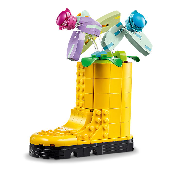 LEGO 31149 Creator 3 en 1 Flores en Regadera - Set de Construcción con Flores, Mariposas y Opción de Transformar en Bota o Pájaros para Niños +8 Años