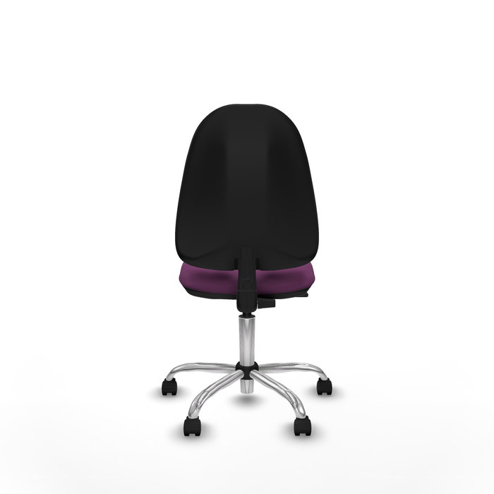 Silla de oficina Algarra con mecanismo Contacto permanente básico tapizada con Similpiel color Morado. Equipada con Base cromada, Sin brazos y Ruedas de nailon 50 mm