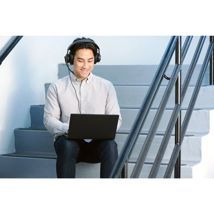 Kensington Auriculares USB-C H2000 para Videoconferencias Oficina, Diadema Negro con Cancelación de Ruido, Micrófono Boom y Controles en Cable