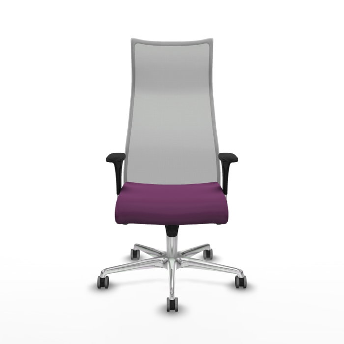 Sillón Albacete con mecanismo Sincro tapizada con Similpiel color Morado y malla color Gris. Equipado con Base aluminio, Brazos 1D y Ruedas 65 mm parqué