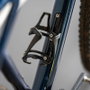 XLC Soporte ajustable portabidón 136,2x17,2mm rango 55mm distancia montaje 64mm incluye tornillos