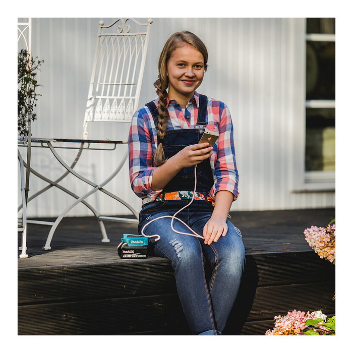 Makita DECADP05 Adaptador USB para Baterías de 14.4V y 18V de Ión de Litio, 2 Puertos Makita DECADP05 Adaptador USB para Baterías de 14.4V y 18V de Ión de Litio, 2 Puertos