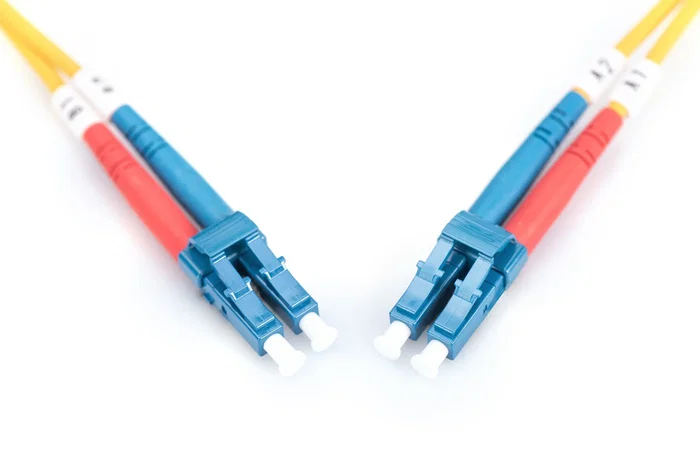 Digitus DK-2933-02 Cable de Fibra Óptica Duplex Monomodo OS2, LC a LC, 9/125 µm, 2 Metros, Amarillo