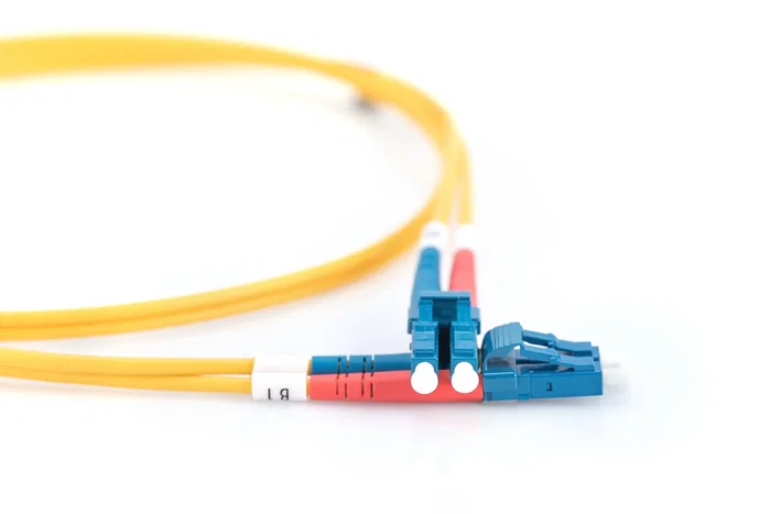 Digitus DK-2933-02 Cable de Fibra Óptica Duplex Monomodo OS2, LC a LC, 9/125 µm, 2 Metros, Amarillo