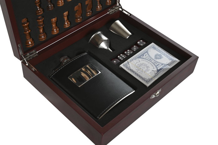 DKD Home Decor Juego de Ajedrez y Póker de MDF Marrón Set de 7 Piezas Colección Caballero 24x19x7 cm