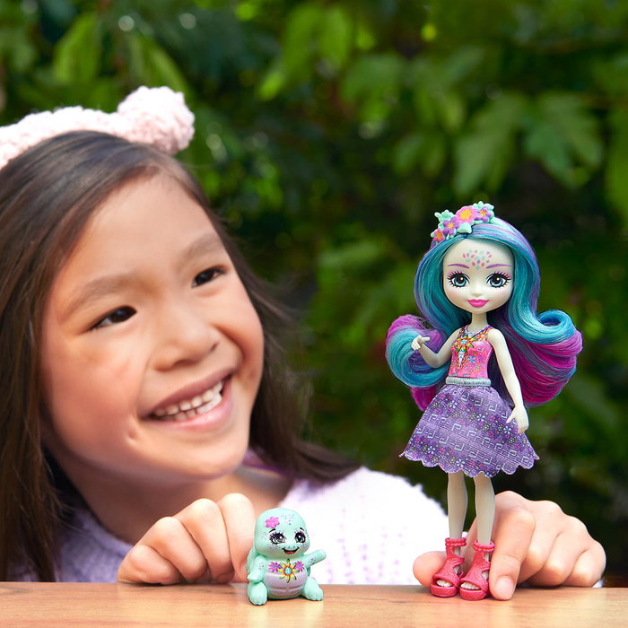 Mattel Enchantimals Muñeca Tortuga Y Mascota Hxb96, Estilo Colorido Sunshine Beach, Idioma Multilingüe (Inglés, Francés, Alemán, Portugués, Español)