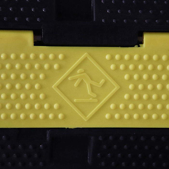 Normaluz Protector Pasacable 900x500x70mm Caucho 3 Carriles Tapa Abisagrada Normaluz Protector Pasacable 900x500x70mm Caucho 3 Carriles Tapa Abisagrada