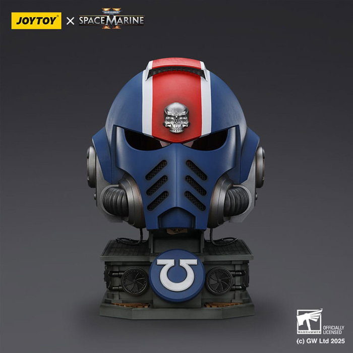Joy Toy (CN) Warhammer 40,000: Space Marine 2 Réplica Ultramarines Lieutenant Titus casco con expositor Joy Toy (CN) Warhammer 40,000: Space Marine 2 Réplica Ultramarines Lieutenant Titus casco con expositor