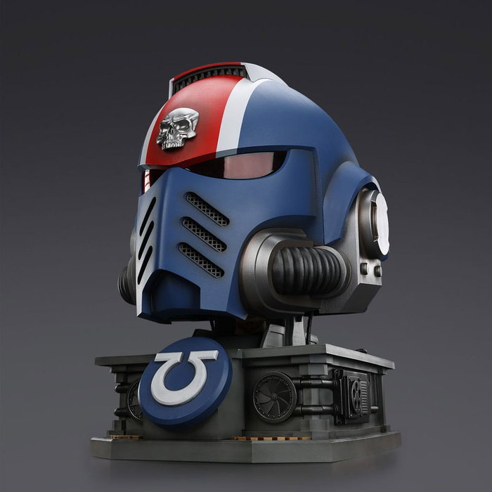Joy Toy (CN) Warhammer 40,000: Space Marine 2 Réplica Ultramarines Lieutenant Titus casco con expositor Joy Toy (CN) Warhammer 40,000: Space Marine 2 Réplica Ultramarines Lieutenant Titus casco con expositor