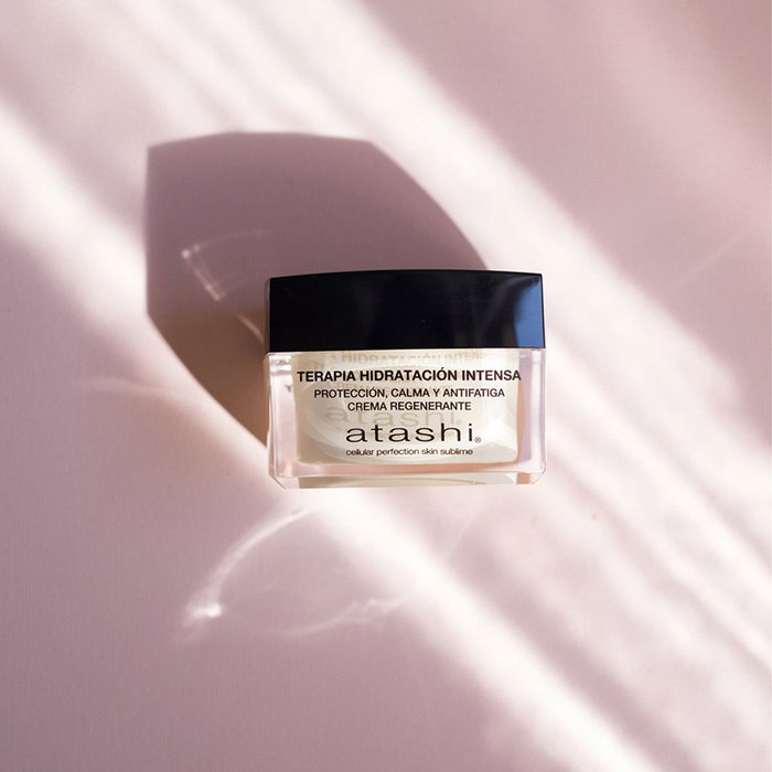 Atashi Terapia Lifting y Firmeza Lote 2 pz Tratamiento Facial Hidratante Efecto Flash Regenerador y Reafirmante 2x50ml