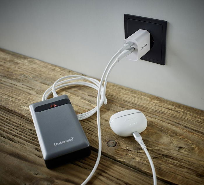 Intenso Cargador de Pared GaN 30W W30AC, 1 Puerto USB-C + 1 Puerto USB-A, Carga Rápida, Entrada 100-240V, Color Blanco