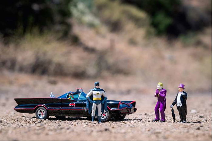 Smoby Batmóvil 1966 Classic Coche de Metal con 4 Figuras, Escala 1:24, 19 cm Smoby Batmóvil 1966 Classic Coche de Metal con 4 Figuras, Escala 1:24, 19 cm