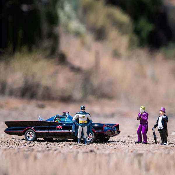 Smoby Batmóvil 1966 Classic Coche de Metal con 4 Figuras, Escala 1:24, 19 cm Smoby Batmóvil 1966 Classic Coche de Metal con 4 Figuras, Escala 1:24, 19 cm