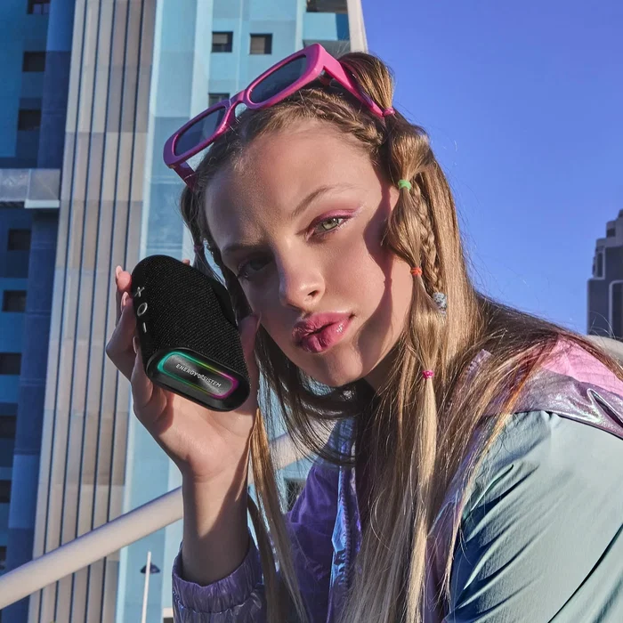 Energy Sistem Altavoz Portátil StreetPlay Negro - 8W, Bluetooth 5.4, IPX6 Resistente al Agua, Radio FM, Lector MicroSD, 12h Autonomía, Luces LED, Manos Libres