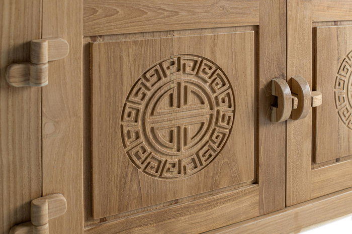 Giner y Colomer Vitrina de Madera de Teca con Puertas de Cristal y Tallas Artesanales