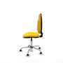 Silla de oficina Algarra con mecanismo Contacto permanente básico tapizada con Similpiel color Amarillo. Equipada con Base cromada, Sin brazosy Topes