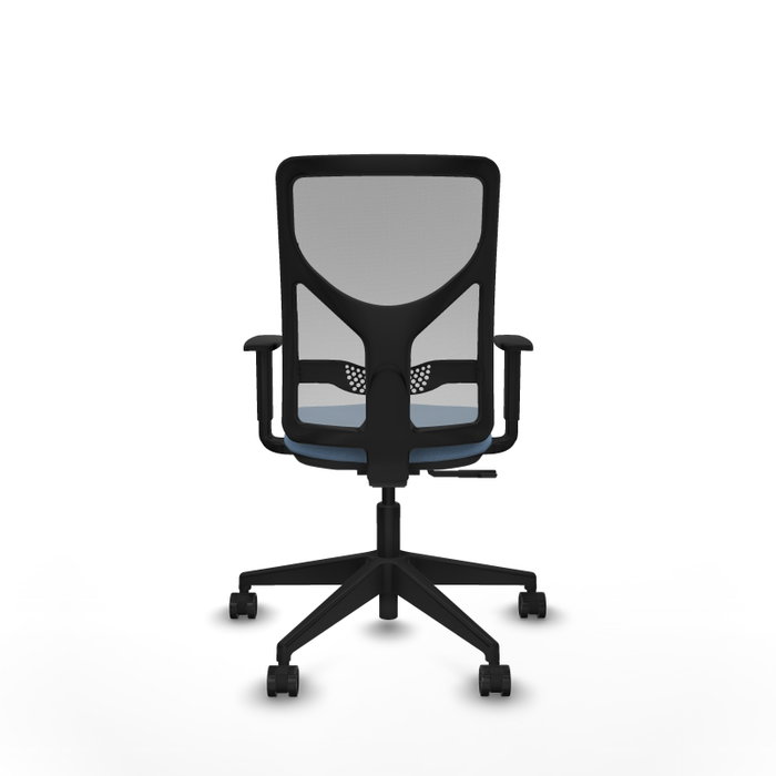 Silla de oficina Motilla con mecanismo Sincro tapizada con Tela color Azul cielo y malla color Gris. Equipada con lumbar 1D, Brazos 1D y Ruedas 65mm nailon