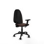 Silla de oficina Algarra con mecanismo Contacto permanente básico tapizada con Similpiel color Marrón oscuro. Equipada con Base poliamida negra, Brazos 2D y Ruedas autofrenantes