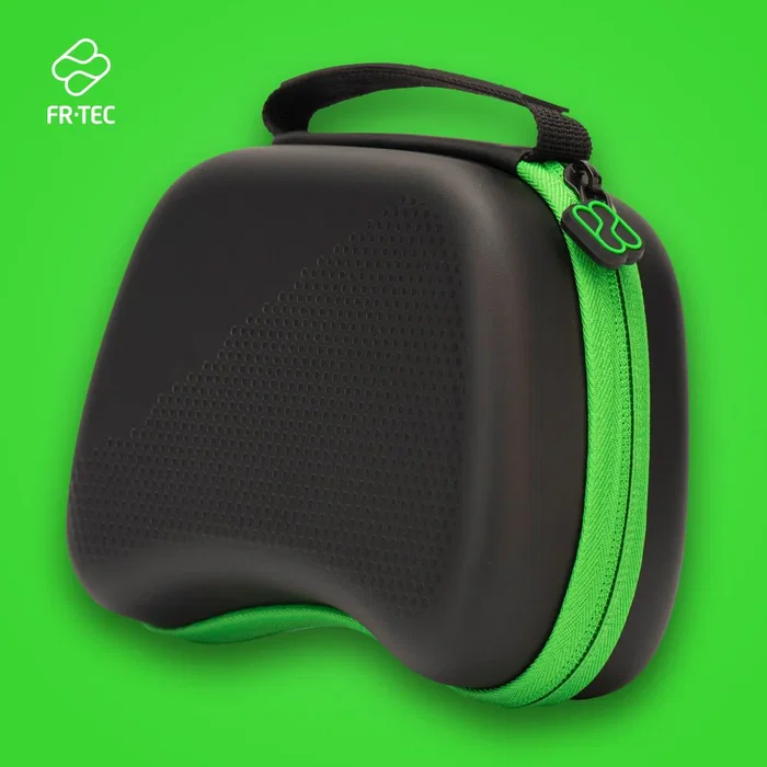 FR-TEC FT3003 Blade Gaming - Estuche de transporte para mandos de PS5, Xbox Series X, PS4, Stadia y más, con memoria adaptativa, ligero y resistente