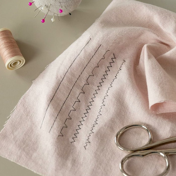 Máquina de Coser Cecotec BelleCouture 1500