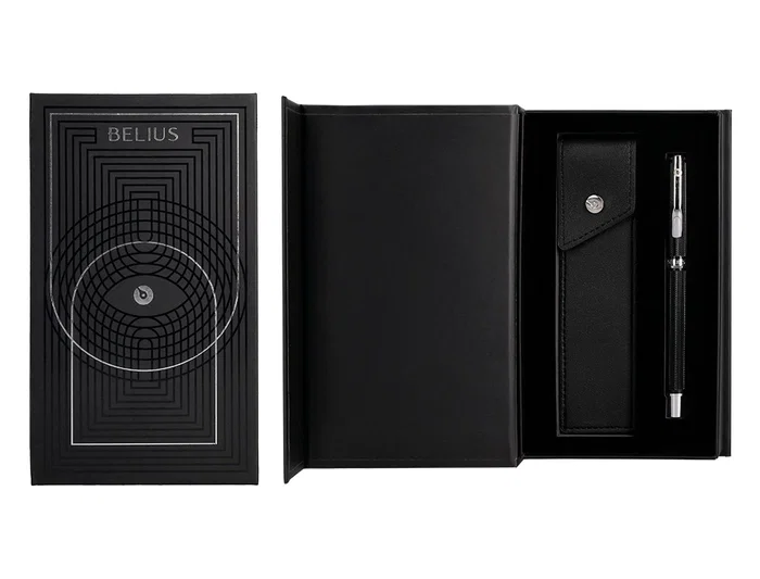 Belius Turbo Roller y estuche aluminio textura punteada negro plateado tinta negro caja de diseño