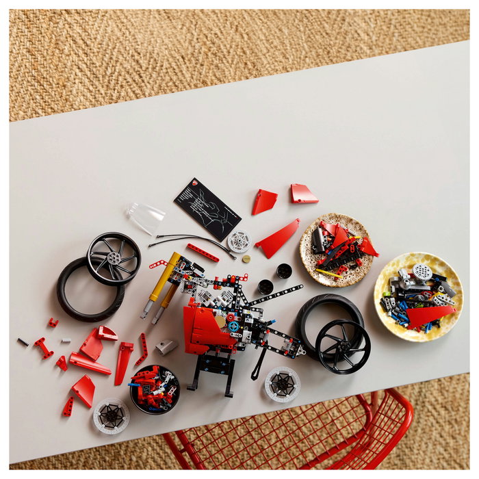 LEGO 42202 Technic Ducati Panigale V4 S Moto de Construcción para Adultos - 1604 Piezas - Modelo Réplica de Motorrad LEGO 42202 Technic Ducati Panigale V4 S Moto de Construcción para Adultos - 1604 Piezas - Modelo Réplica de Motorrad