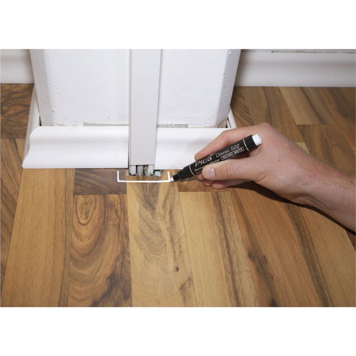 Pica Marcador permanente punta gruesa tipo bala, blanco, para la mayoría de superficies, tinta a prueba de agua y a la intemperie, sin agitar Pica Marcador permanente punta gruesa tipo bala, blanco, para la mayoría de superficies, tinta a prueba de agua y a la intemperie, sin agitar