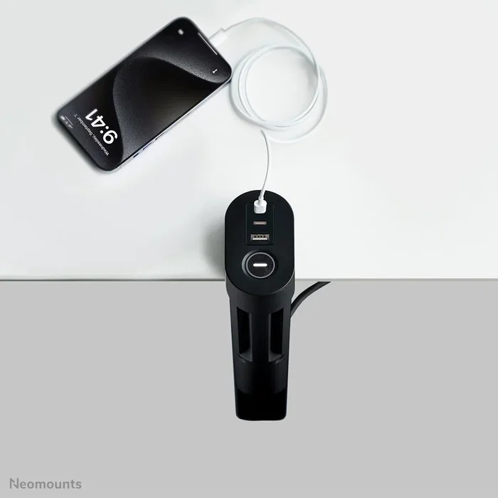 Neomounts DS22-840BL6 Regleta de Sobremesa con Abrazadera, 3 Tomas AC + 4 Puertos USB (2x USB-C y 2x USB-A) para Carga Rápida 20W, Cable 1.4m, Negro