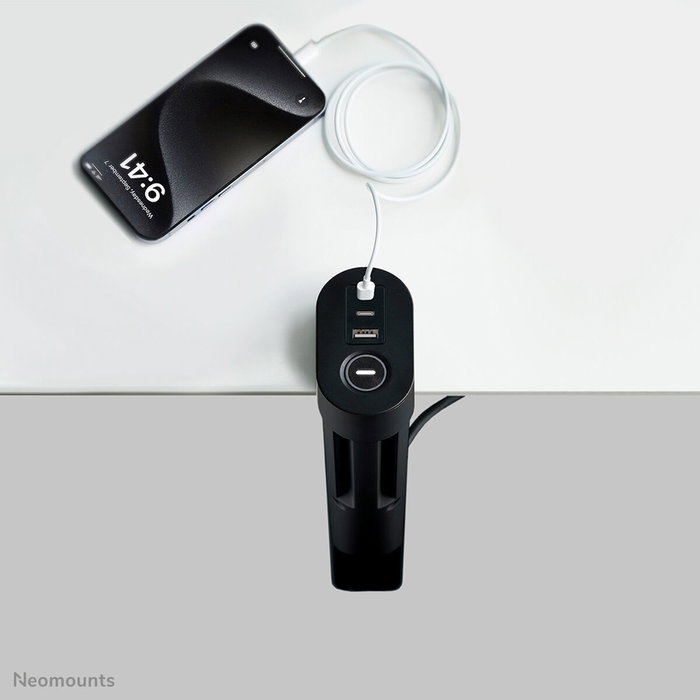 Neomounts DS22-840BL6 Regleta de Sobremesa con Abrazadera, 3x Schuko y USB-C/A de Carga Rápida - Negro