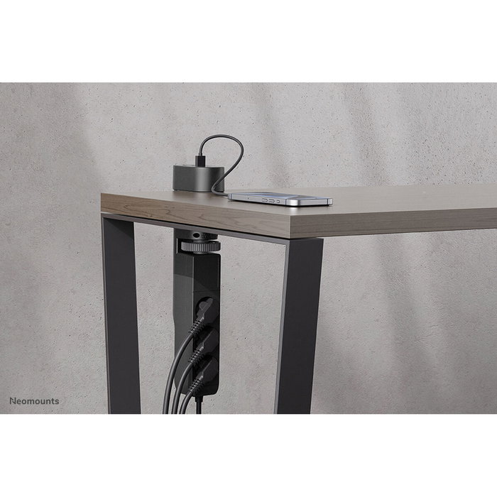 Neomounts DS22-840BL6 Regleta de Sobremesa con Abrazadera, 3x Schuko y USB-C/A de Carga Rápida - Negro