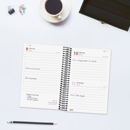 Finocam Agenda Espiral E5 Año 2026, 117x181 mm, 1 Día por Página, Tapa de Polipropileno Negro con Elástico, Información Anual y Contenidos Extra