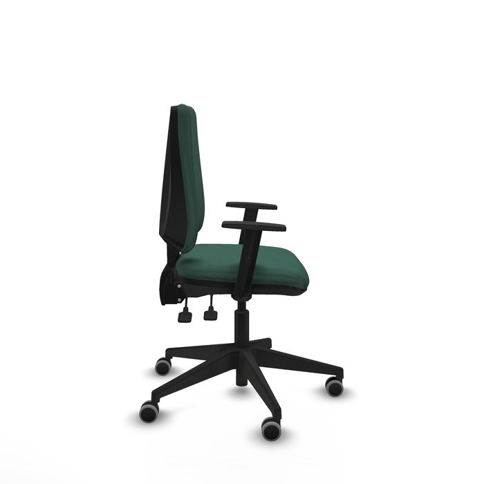 Silla de oficina Elche con mecanismo Asincro tapizada con Tela color Verde botella. Equipada con Base piramidal negra, Brazos 1D y Ruedas 65 mm parqué