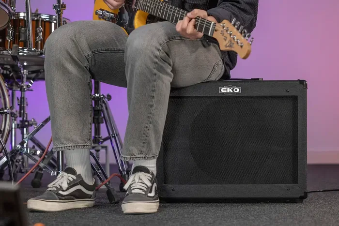 EKO Amplificador Combo G-BS50 Black Stealth Reverb 50W con Altavoz de 12 pulgadas EKO Amplificador Combo G-BS50 Black Stealth Reverb 50W con Altavoz de 12 pulgadas