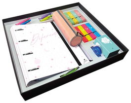 Set Papeleria Mariola Serie Uni Nº2 Premium 34 Piezas 1X Caja De Carton Forrado Reutilizable 1X Carpeblock 4 Anillas 40Mm 1X Lapicero Carton Forrado 1X Estuche Color 16X Fluorescentes Surtidos 4X Boligrafo 4 En 1 1X Boligrafo Tekno 1X Cinta Correctora 4X 