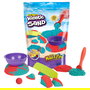 SPIN MASTER Kinetic Sand Mold n' Flow Set - 680g de Arena de Juego Sensorial con Moldes y Herramientas para Niños a Partir de 3 Años