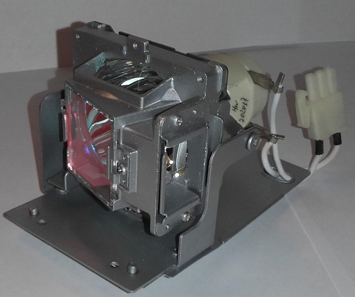CoreParts Lámpara de Proyector para Vivitek 190W 5000h compatible con D551, D552, D555, DH559ST CoreParts Lámpara de Proyector para Vivitek 190W 5000h compatible con D551, D552, D555, DH559ST