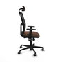 Silla de oficina Alfera con mecanismo Sincro tapizada con Tela color Marrón oscuro y malla color Negro. Equipada con lumbar 1D, Brazos 1D, Cabecero 2D y Ruedas 65 mm parqué
