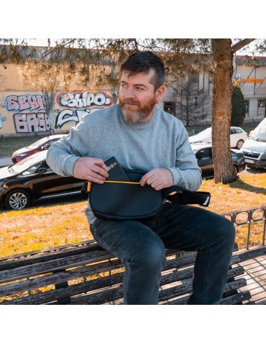 Woxter AC26-009 Mochila LED Loy-Evil Eye 6L Negro con Pantalla LED Personalizable 48x48, Bluetooth, Resistente al Agua