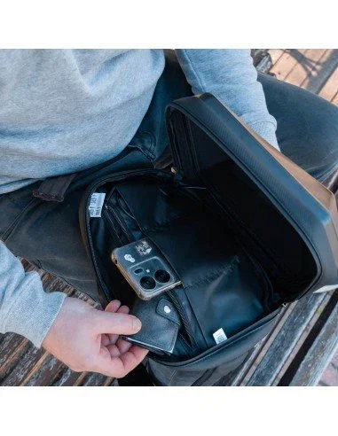 Woxter AC26-009 Mochila LED Loy-Evil Eye 6L Negro con Pantalla LED Personalizable 48x48, Bluetooth, Resistente al Agua