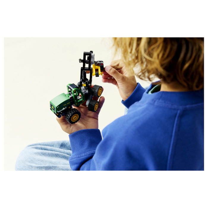 LEGO Technic John Deere 1470H Wheeled Harvester 42218