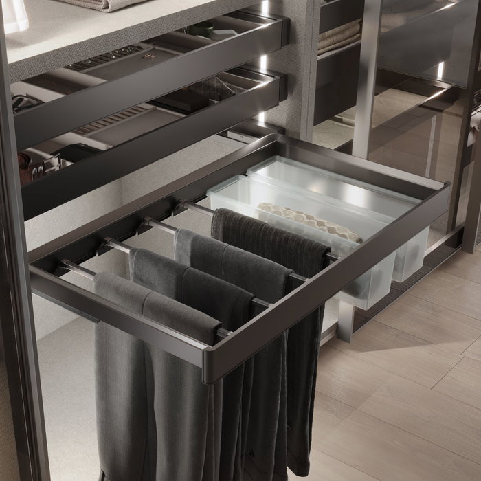 Emuca Kit de pantalonero de 7 varillas, cesto y bastidor regulable Quartz para armarios, guías de cierre suave y extracción total, Módulo 90cm, Acabado Titanio