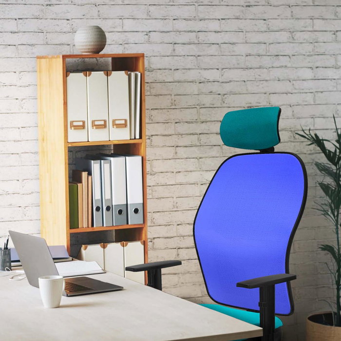 Silla de oficina Jorquera con mecanismo Sincro tapizada con Tela color Morado y malla color Gris. Equipada con lumbar 1D, Brazos 1D, Cabecero 2D y Ruedas 65mm nailon