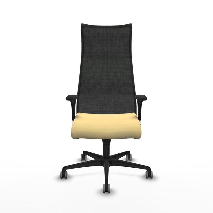 Sillón Albacete con mecanismo Sincro tapizada con Similpiel color Crema y malla color Negro. Equipado con Base nailon negra, Brazos 1D y Ruedas 65 mm parqué