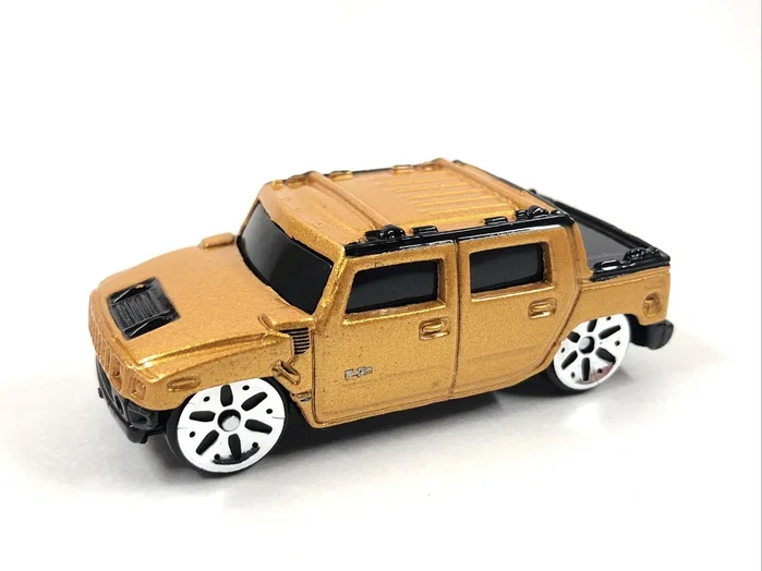 Maisto Fresh Metal 2001 Hummer Dorado 1:64 Maisto Fresh Metal 2001 Hummer Dorado 1:64