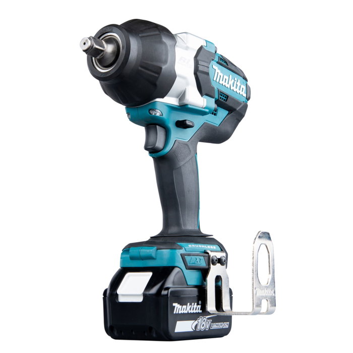 Makita DTW1002RTJ Destornillador de impacto a batería 18V con 2 baterías de 5Ah Makita DTW1002RTJ Destornillador de impacto a batería 18V con 2 baterías de 5Ah