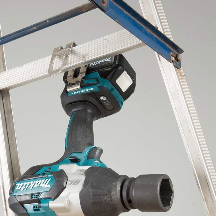 Makita DTW1002RTJ Destornillador de impacto a batería 18V con 2 baterías de 5Ah Makita DTW1002RTJ Destornillador de impacto a batería 18V con 2 baterías de 5Ah